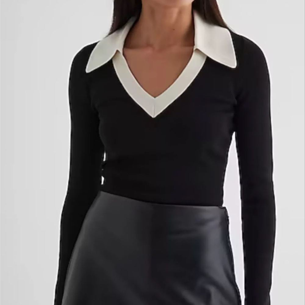 Like New. XS  Express Black and White V-Neck Top